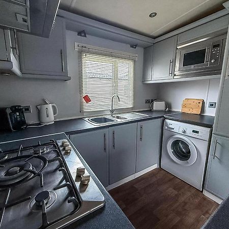 6 Berth Caravan For Hire At Seawick Holiday Park In Clacton-On-Sea Ref 27049Sw Kültér fotó