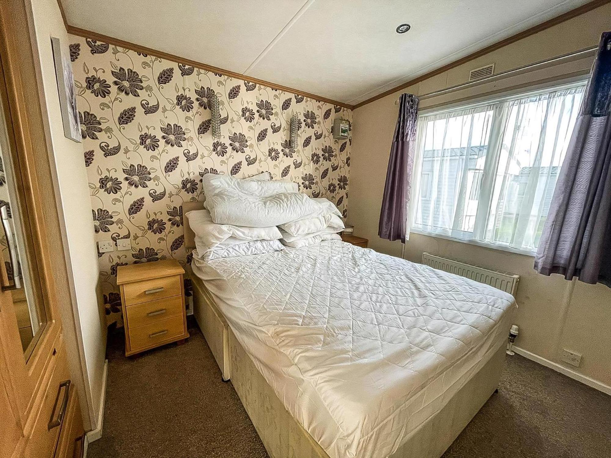 6 Berth Caravan For Hire At Seawick Holiday Park In Clacton-On-Sea Ref 27049Sw Kültér fotó